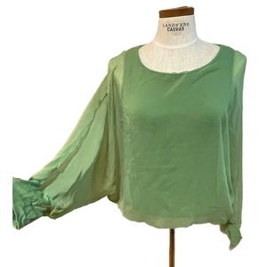 Fairy 🧚🏻‍♀️ Blouse with cut out shoulder